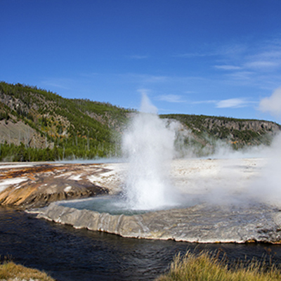 Cliff Geyser in eruption